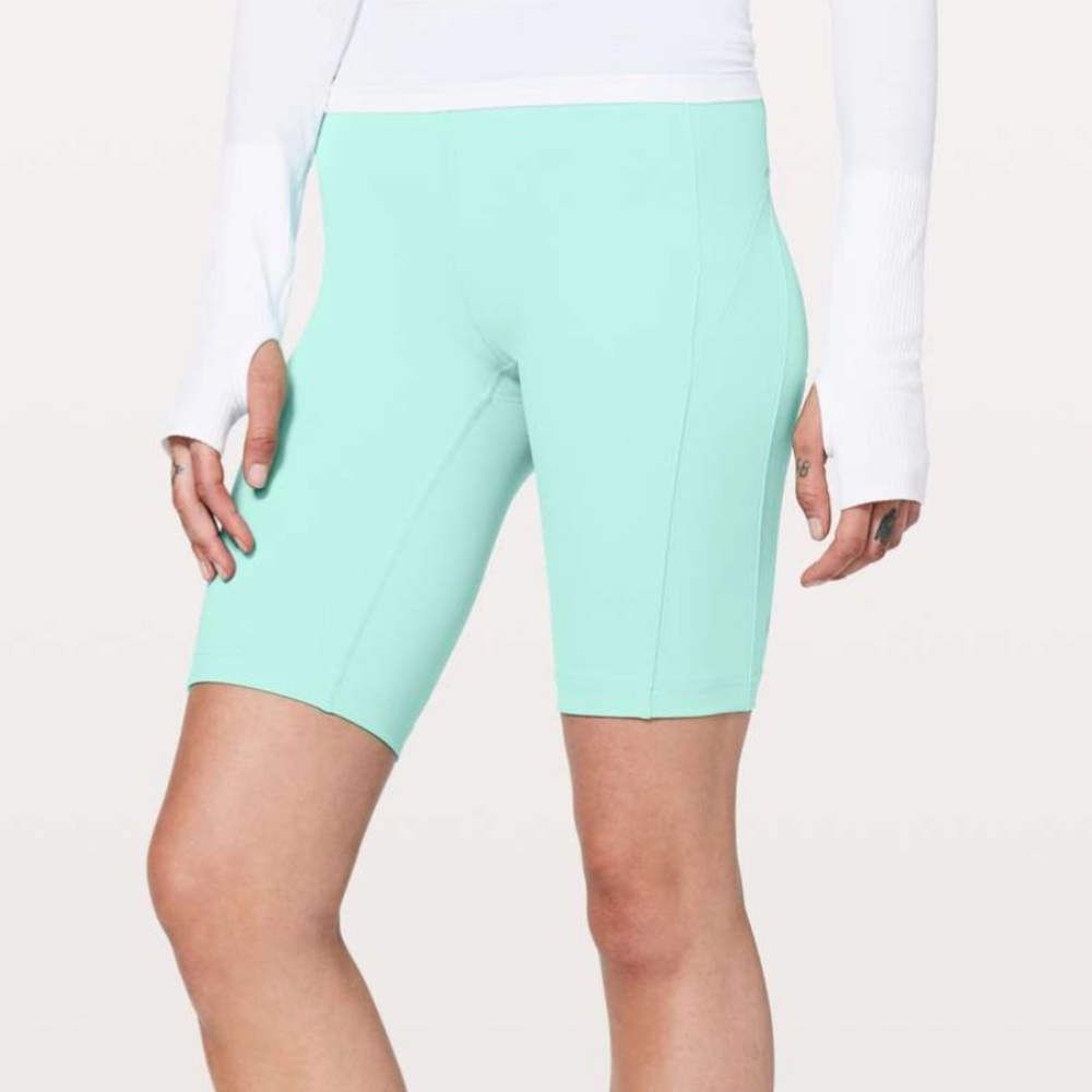 NWT $68 Lululemon On Pace Short *10"
Washed Marsh
